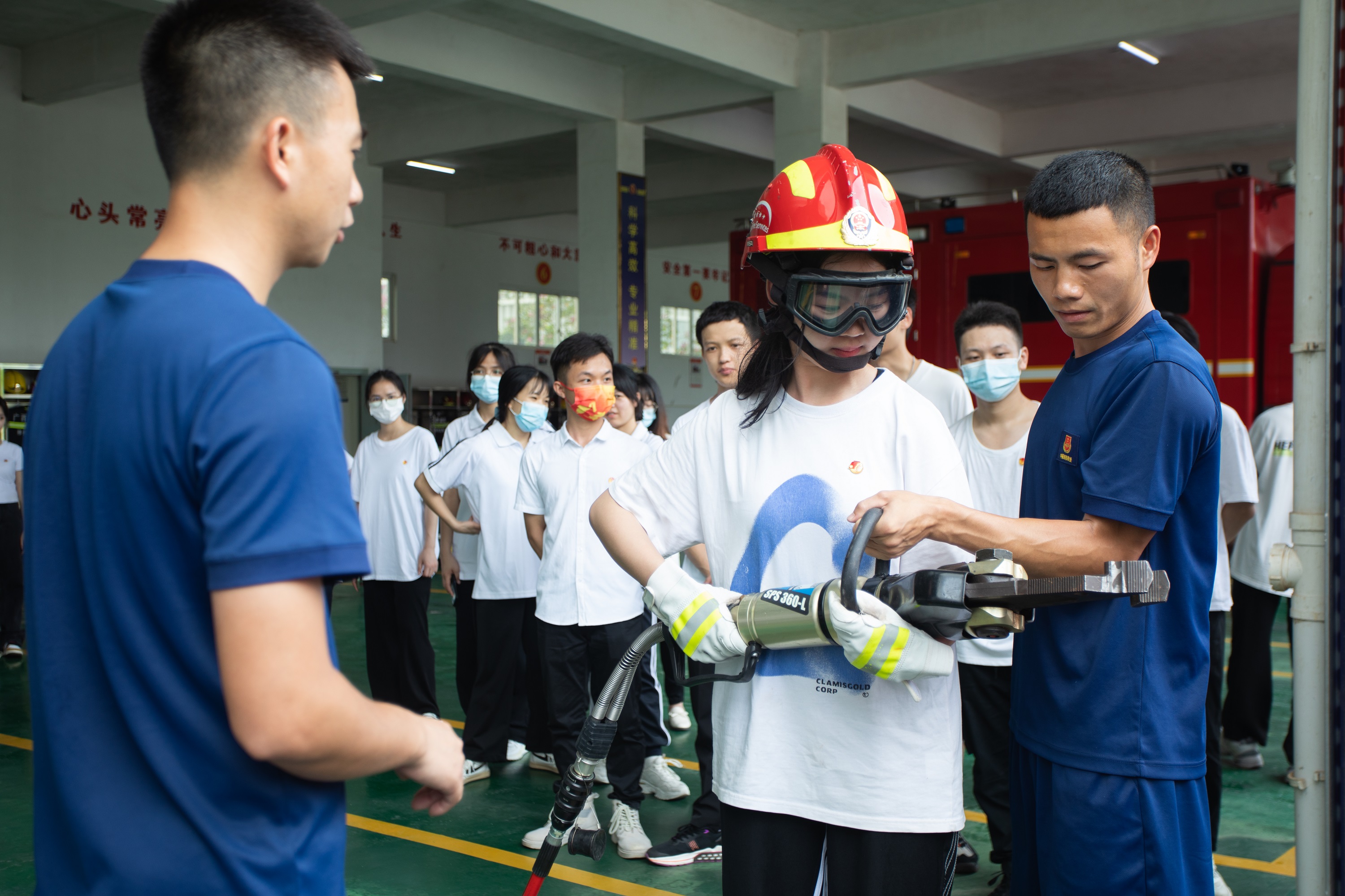 我校青马班学员走进柳州工业博物馆、市消防支队参观学习