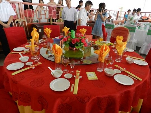 我院举行酒店服务技能--菜单设计和主题宴会台