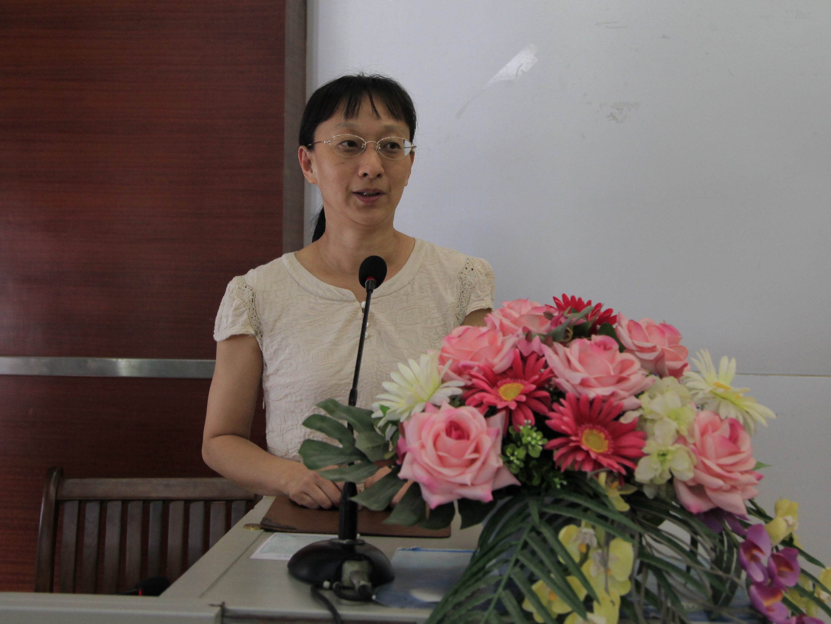 系副主任黄宁作教学工作报告