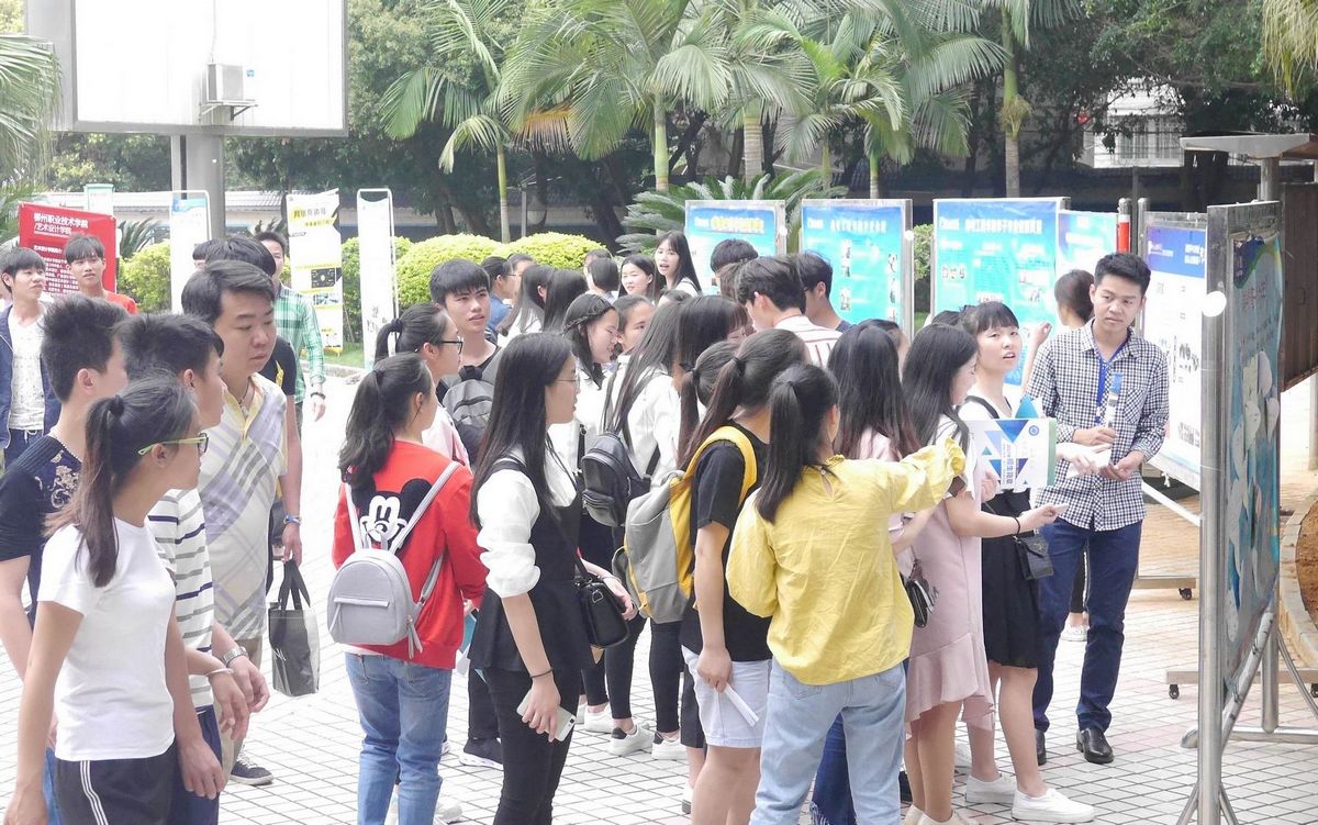 2040名考生到我校考点参加2017年公办高职高