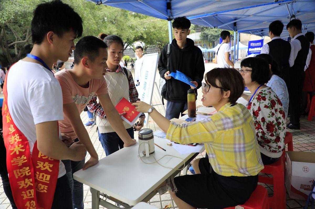 2040名考生到我校考点参加2017年公办高职高