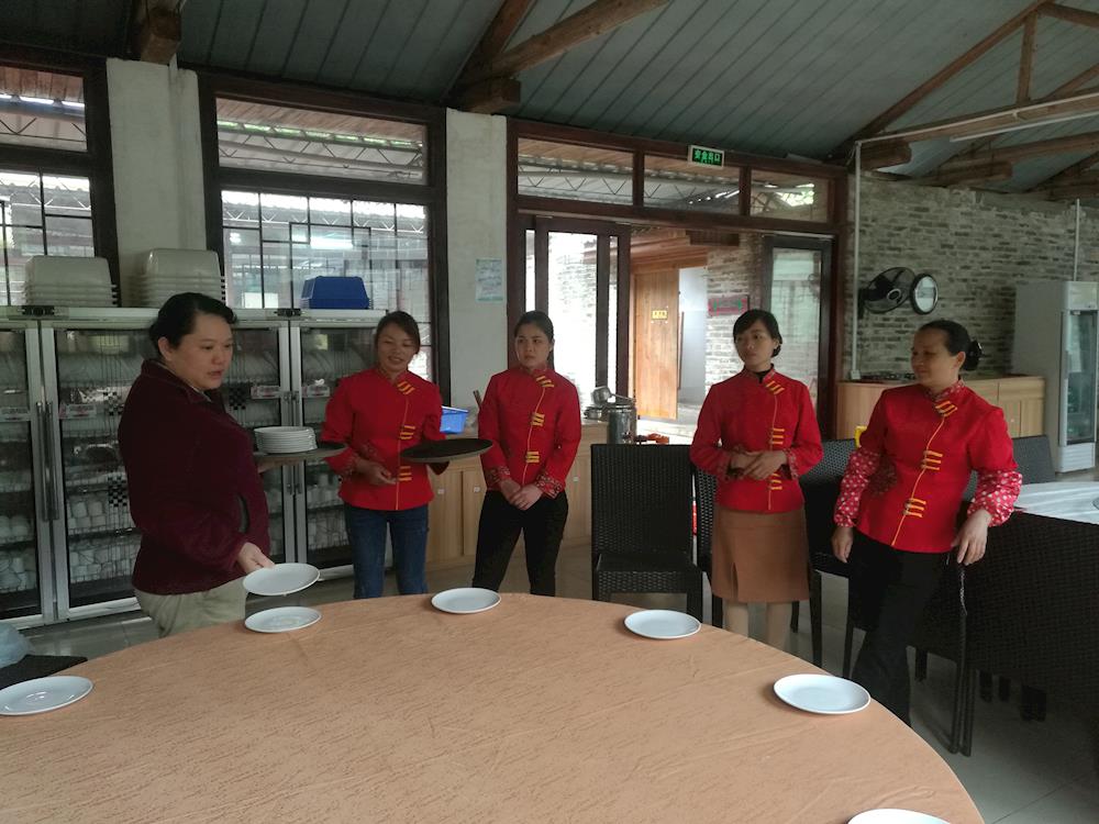 旅游酒店管理专业团队完成石门仙湖景区员工第